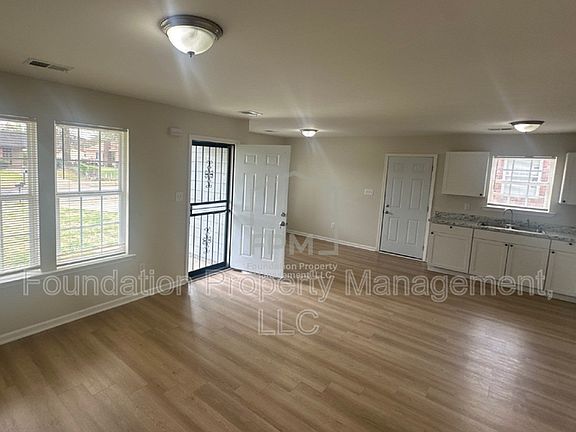 5th image of 388 Bonnell Ave