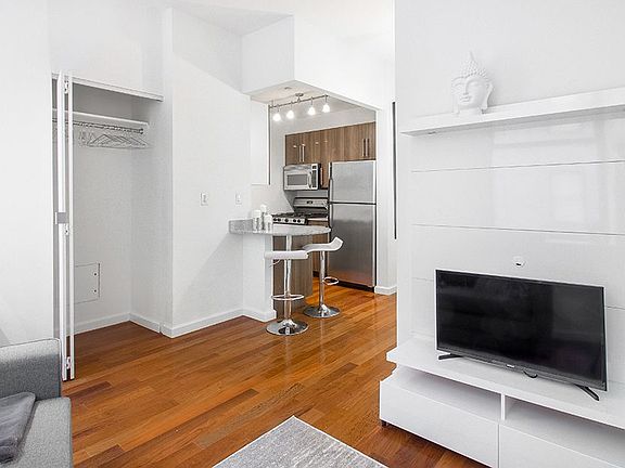 3rd image of 82 Beaver St APT 506