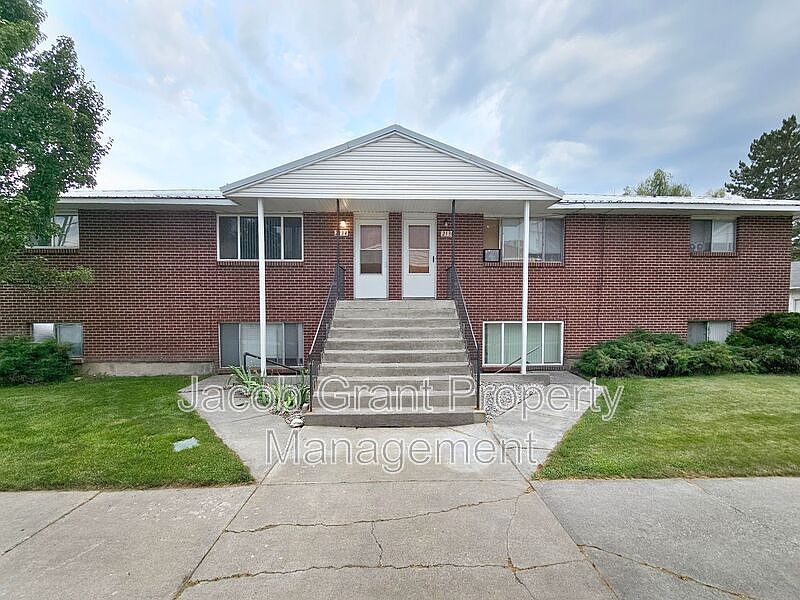 1st image of 2134 Saint Clair Rd