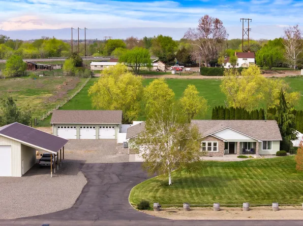 20 Oak Barrel Ln, Zillah, WA 98953