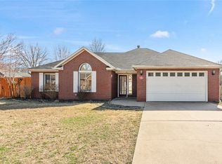 18 Ivy Cir, Bentonville, AR 72712