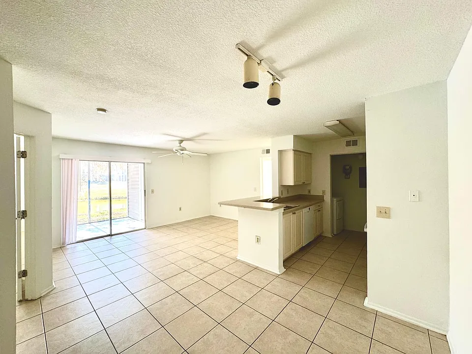 1222 Bermuda Lakes Ln #106