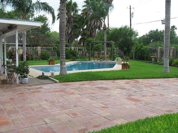 5th image of 1116 Palm Valley Dr E