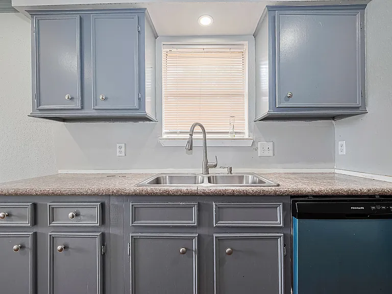 1627 Oakbury Dr — Photo 8