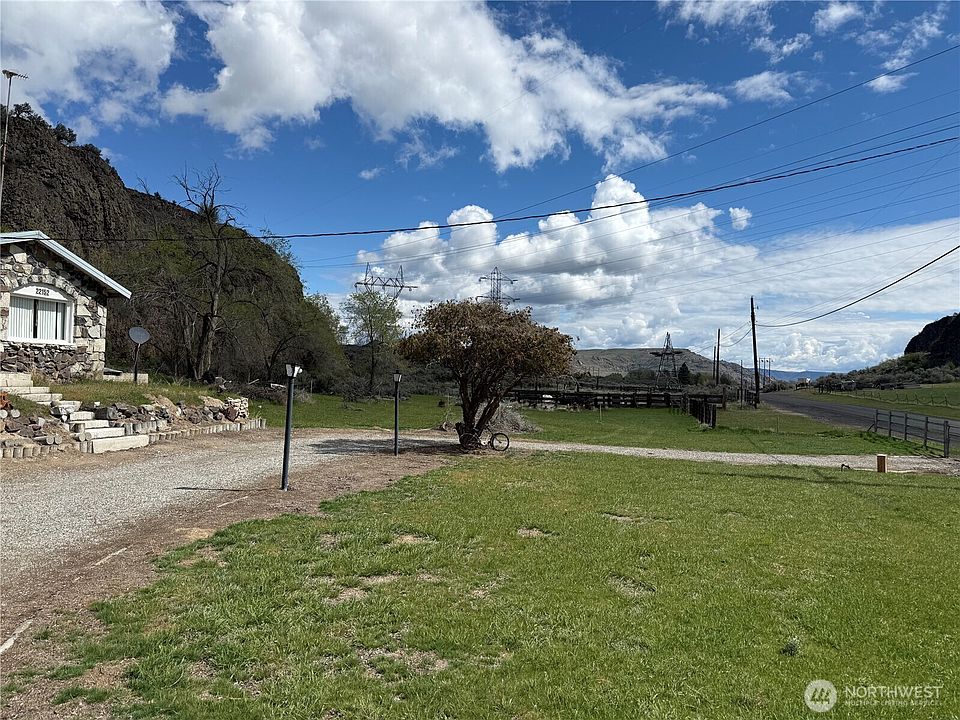 2nd image of 22152 Pleasant Valley Road NE