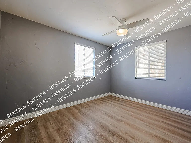 404 W Mission Ln — Photo 11