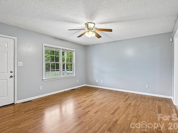 4th image of 738 McDaniel Rd