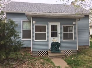 909 Richard St, Henry, IL 61537