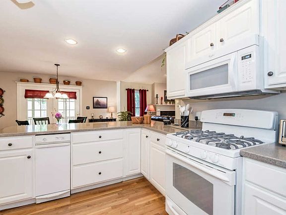 3rd image of 237 Park Lakes Dr