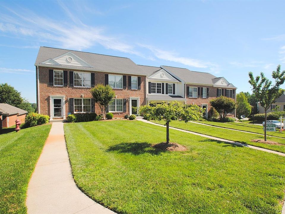 1st image of 220 Duncraig Dr