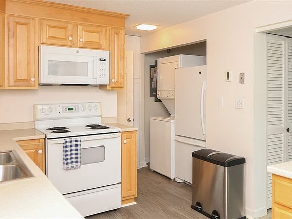 5th image of 11 Railroad Ave APT 6