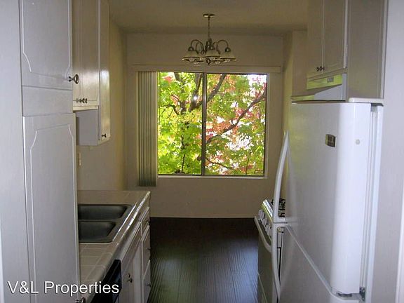 4th image of 1550 S Centinela Ave APT 205