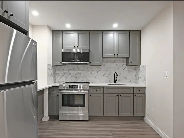 24-54 38th St #1, Astoria, NY 11103