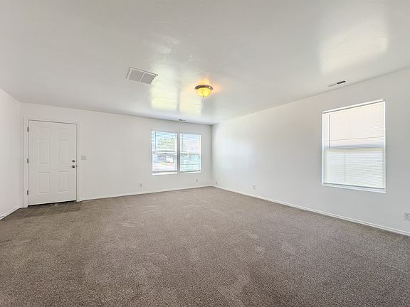 5th image of 642 W Lakeview Dr