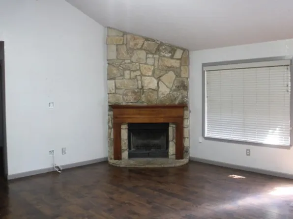 915 W Lovers Ln, Arlington, TX 76013