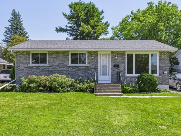 367 Georgiana St, Gananoque, ON K7G 1N1