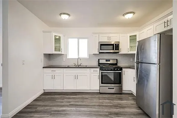 3 bed, 1095 sqft, $3,500 — Photo 3