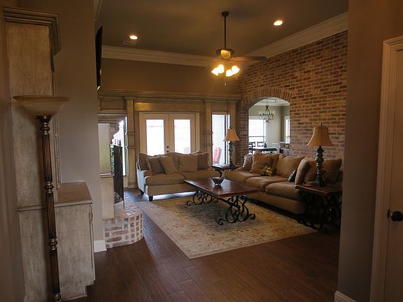 3rd image of 279 Donna Ln