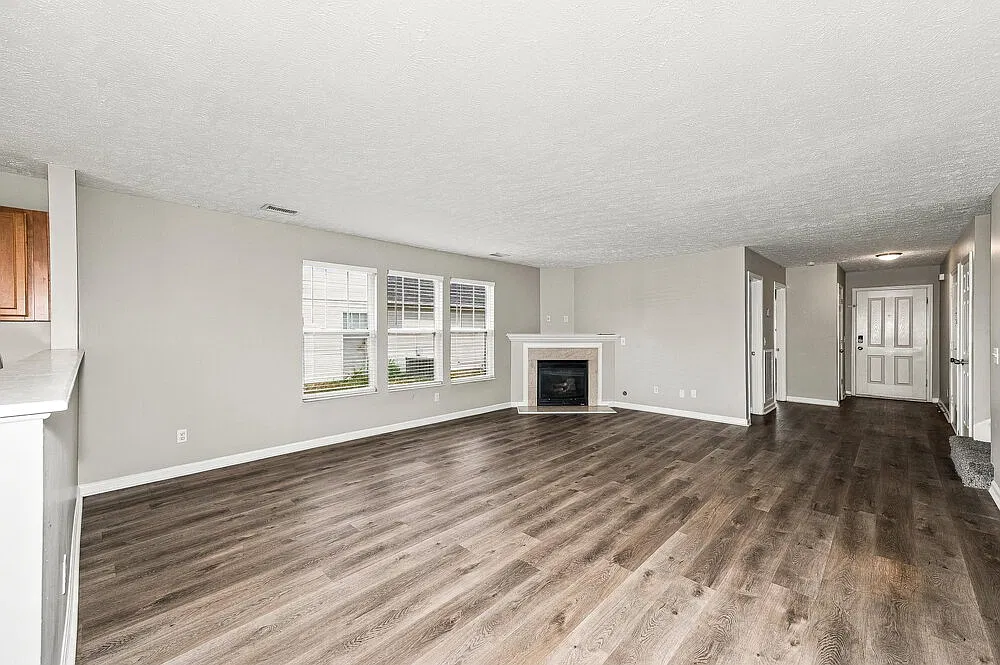 3 bed, 2.0 bath, 1748 sqft, $2,335 — Photo 4