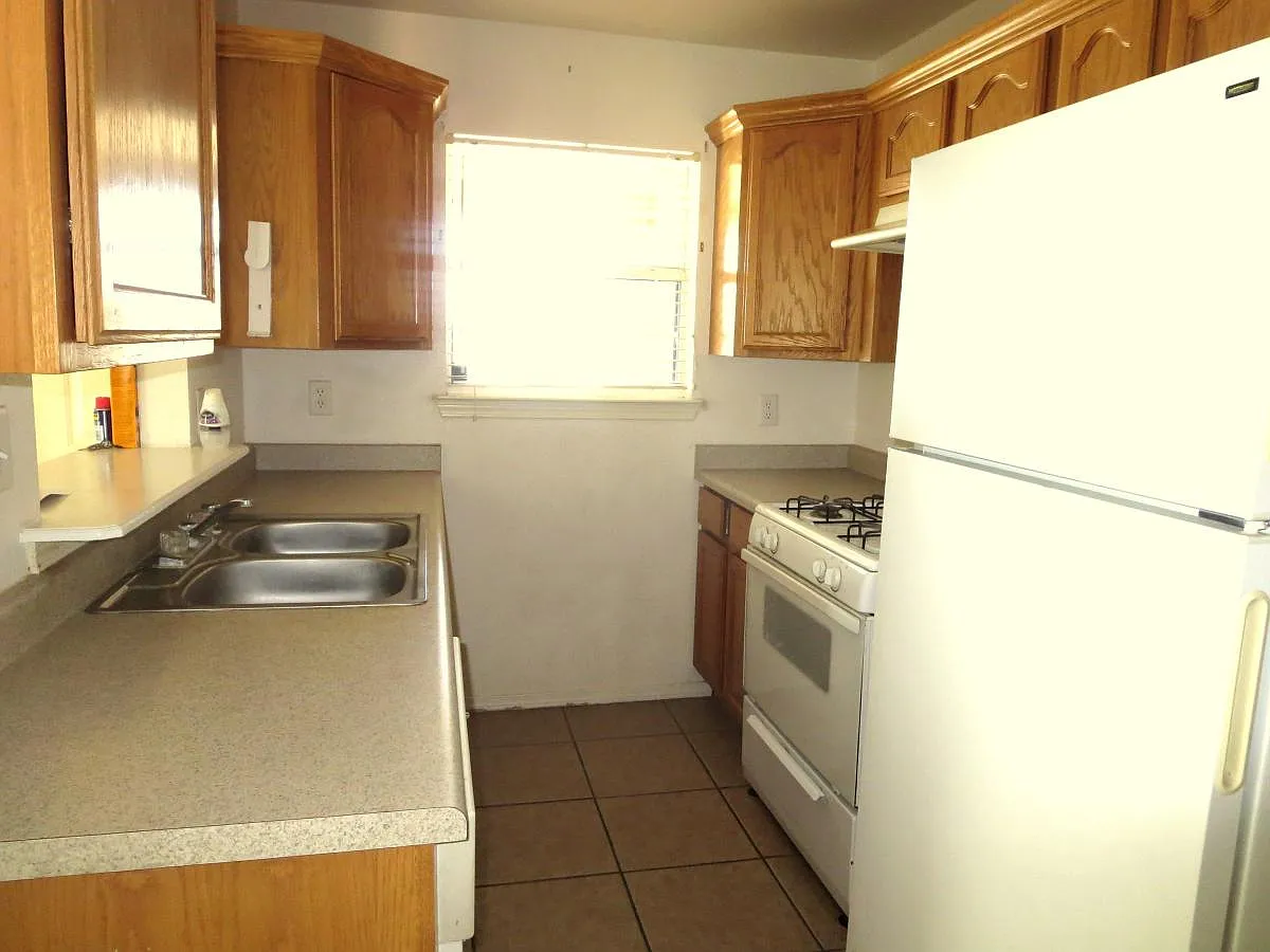 212 Desert Breeze Drive — Photo 3