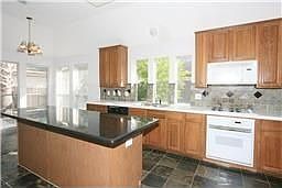 4th image of 2510 Lakeside Dr