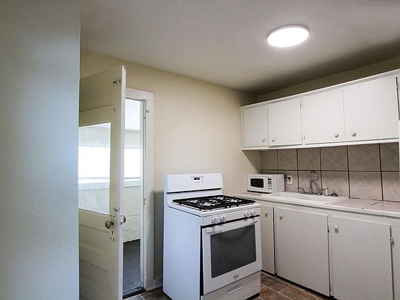 Kitchen - appliances included