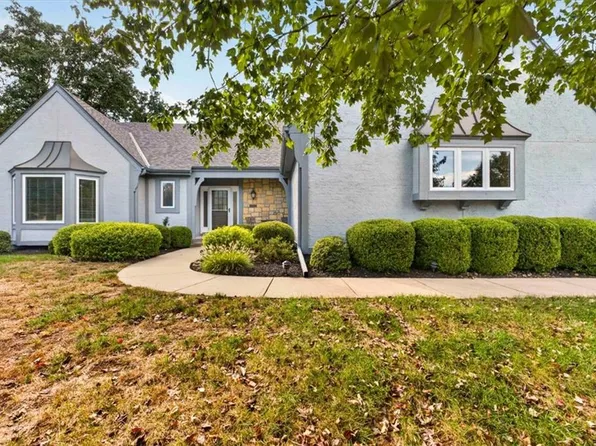 12100 Cherokee St, Leawood, KS 66209