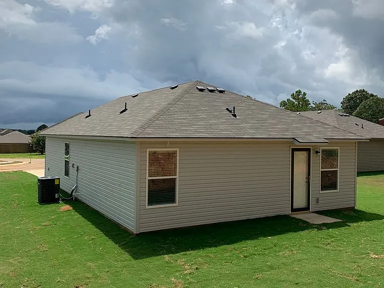 310 Tiffany Ln — Photo 18