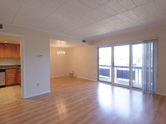 4th image of 559 S Trenton Ave #559B