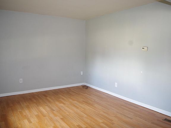 4th image of 362 E 1st St APT 2