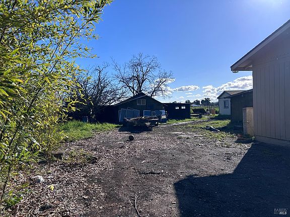 4th image of 1005 Poplar Road