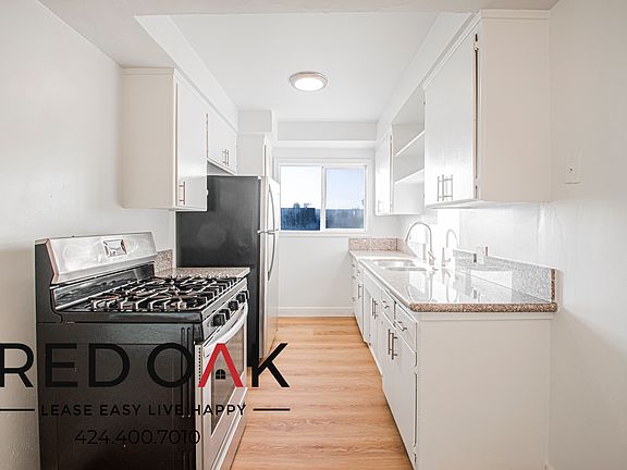 3rd image of 1115 W 111th St #5