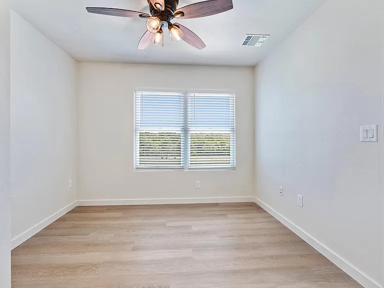515 E 39th St #2 — Photo 12
