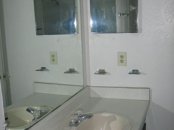 4th image of 2209 Whitby Dr