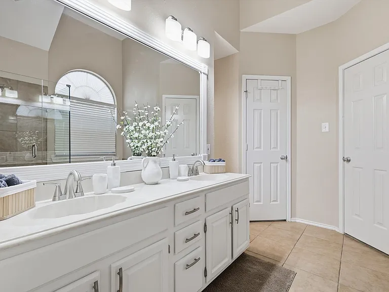 2707 Rochelle Dr — Photo 23