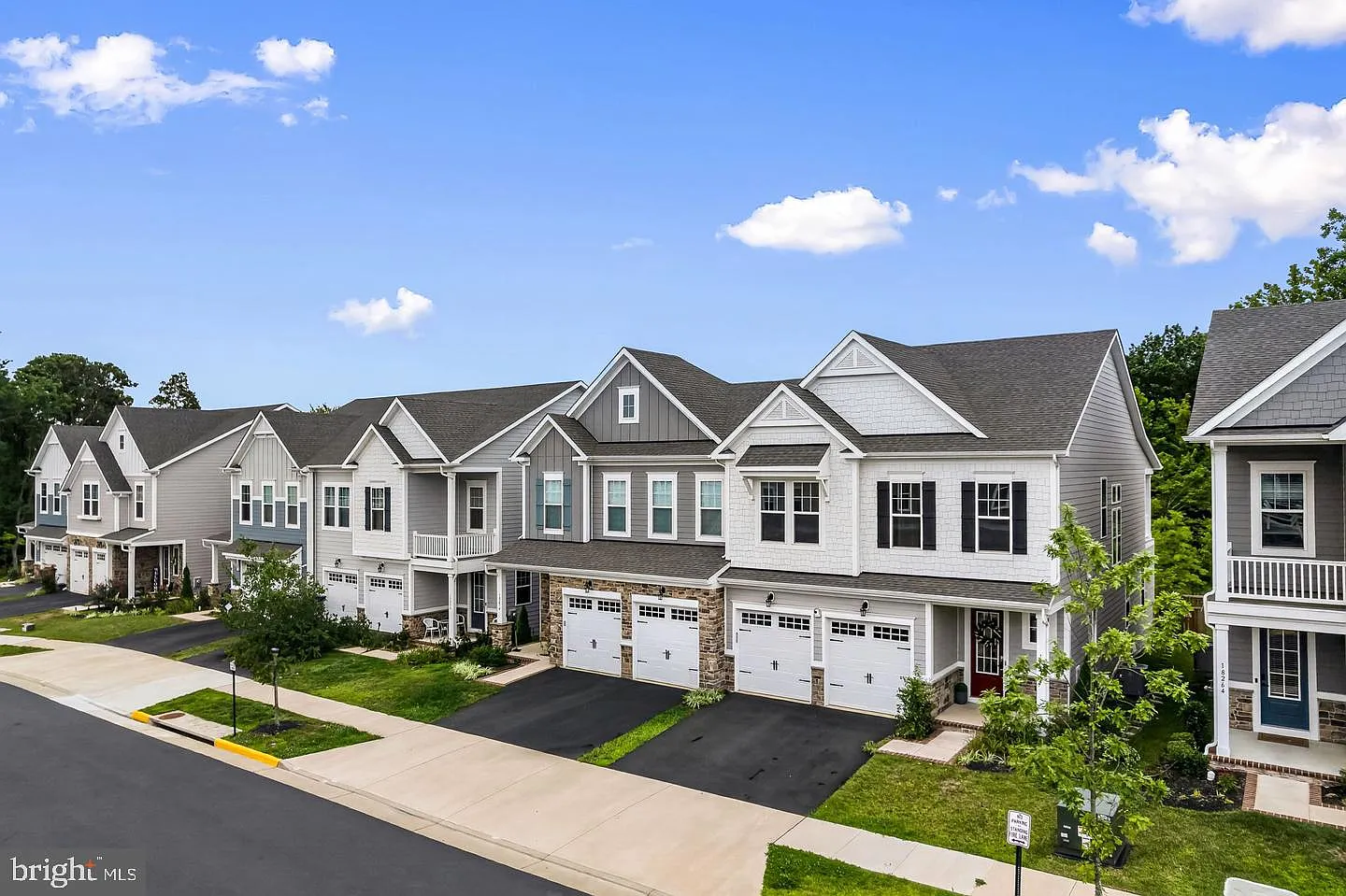 5 bed, 4.5 bath, 4010 sqft, $4,400 — Photo 3