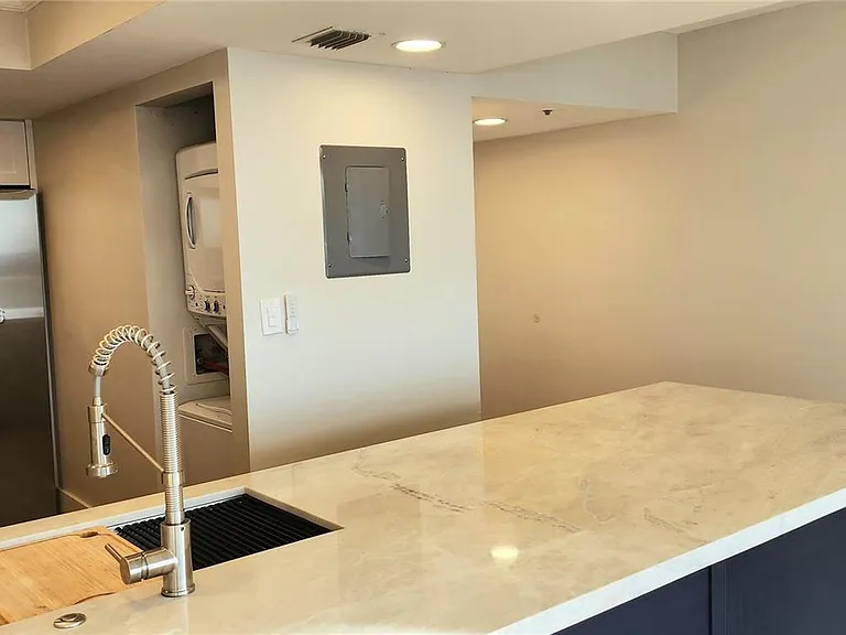 7601 E Treasure Dr #1411 — Photo 8