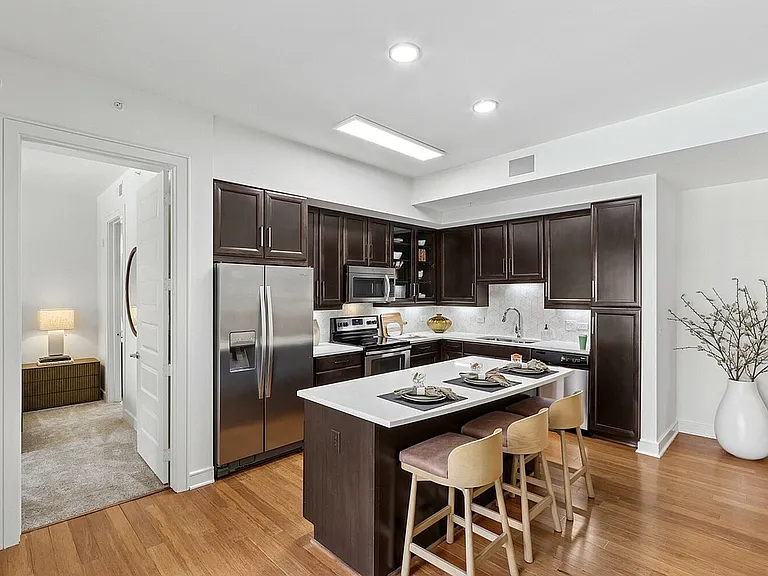 2 Bedroom Model: Eat-In Kitchen