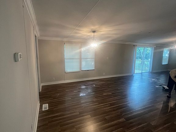 3rd image of 1443 Woodend Ln