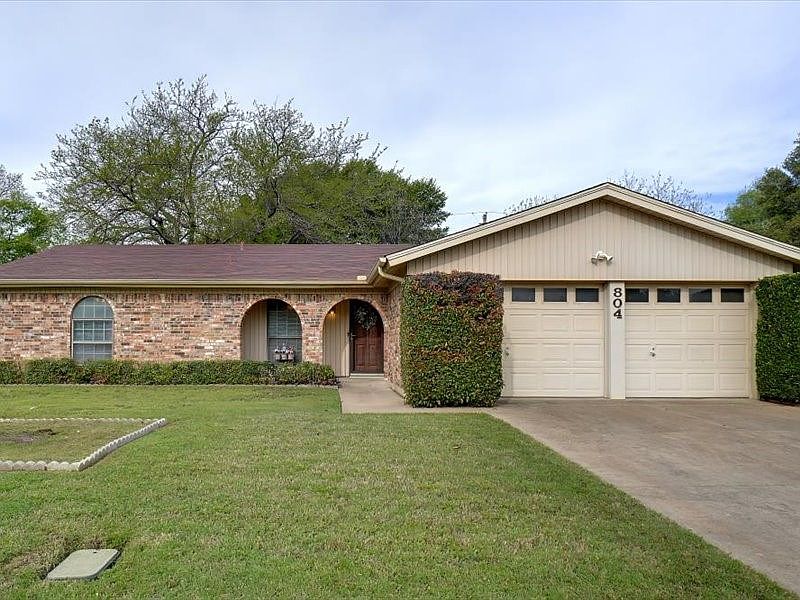 1st image of 804 Opal St