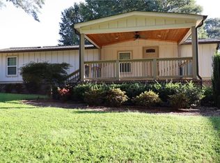 5514 Chestnut St, Flowery Branch, GA 30542