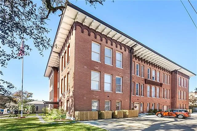 2 bed, 2.0 bath, 920 sqft, $2,000 — Photo 2