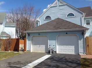 5 Twain Ct, Freehold, NJ 07728