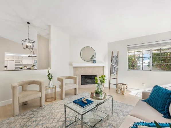 43791 Calle Las Brisas W, Palm Desert, CA 92211