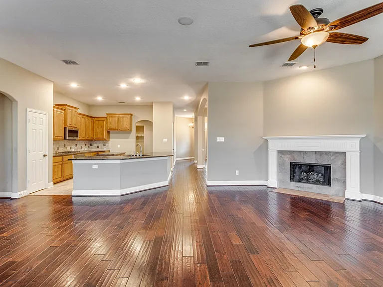 1241 Millers Creek Dr — Photo 6