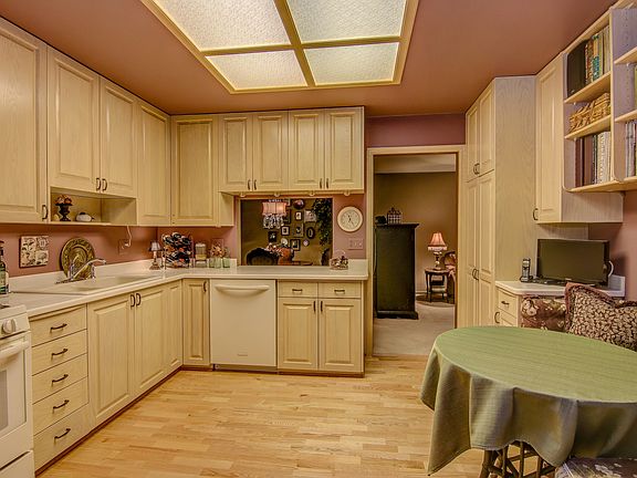 5th image of 2214 Ferris Ln