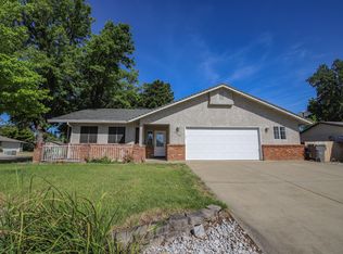 2700 Sandstone Dr, Anderson, CA 96007