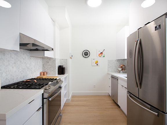 3rd image of 2844 Lyon St #304