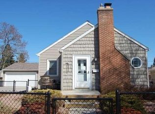 1235 N 9th St, Manitowoc, WI 54220