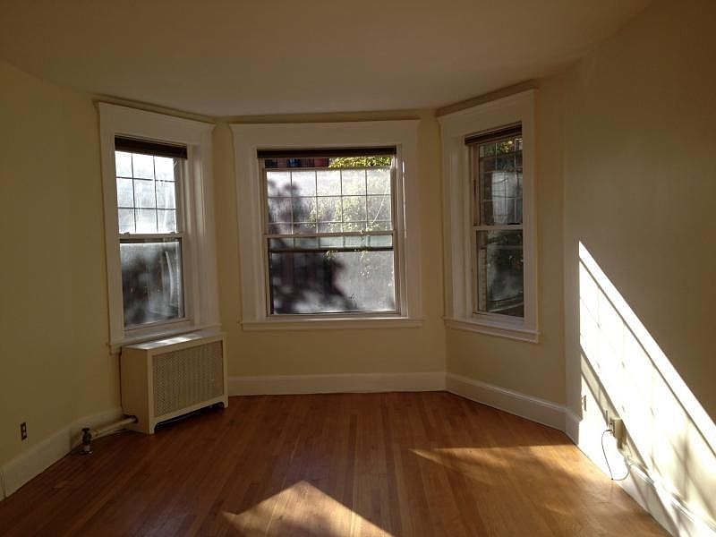 2nd image of 520 Beacon St #2G